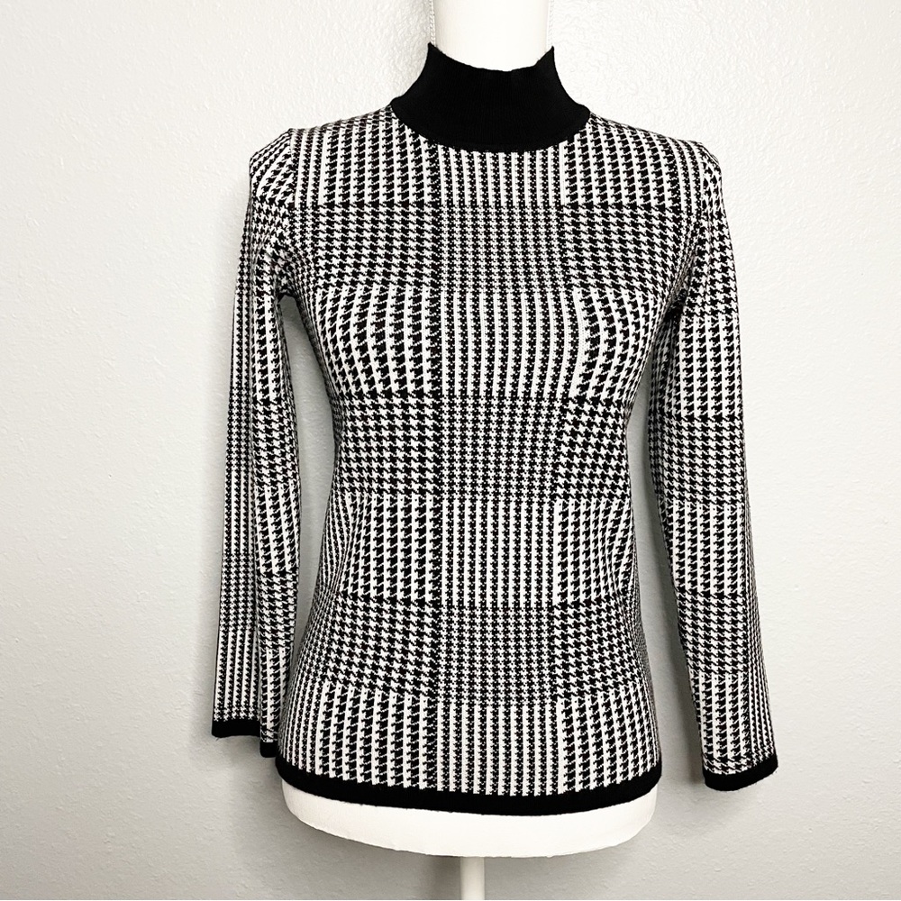 T Tahari Black and White Mock Turtleneck Houndstooth Sweater Size XS